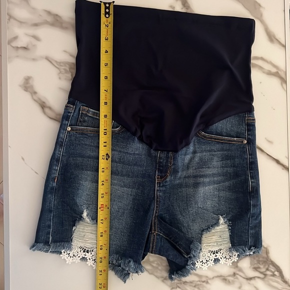 Spécial A Los Angeles Maternity
Jeans Short Distressed Lace inset Blue size L - Picture 10 of 10